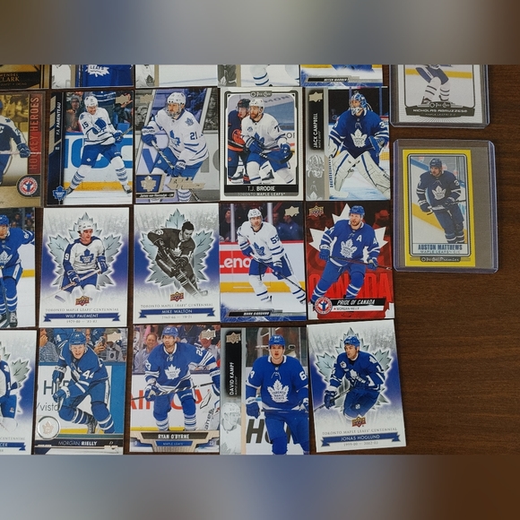 Toronto Maple Leafs 32 Hockey Card Lot - Picture 4 of 5